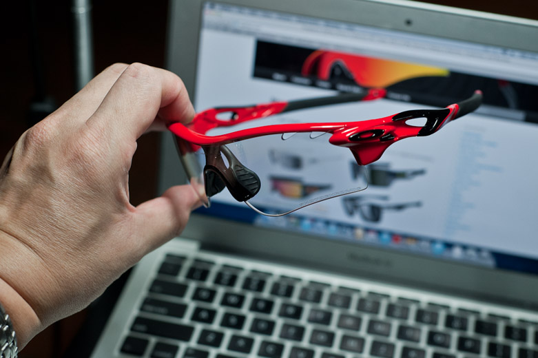 side view of radarlock path photochromic SKU#OO9181-09 