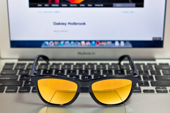 front view. SGD$320 SHAUN WHITE SIGNATURE SERIES FROGSKINS® SKU# 24-272 @wahliao.com Singapore Color: Polished Black/24K Iridium
