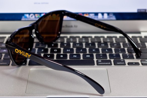 side view SGD$320 SHAUN WHITE SIGNATURE SERIES FROGSKINS® SKU# 24-272 @wahliao.com Singapore Color: Polished Black/24K Iridium