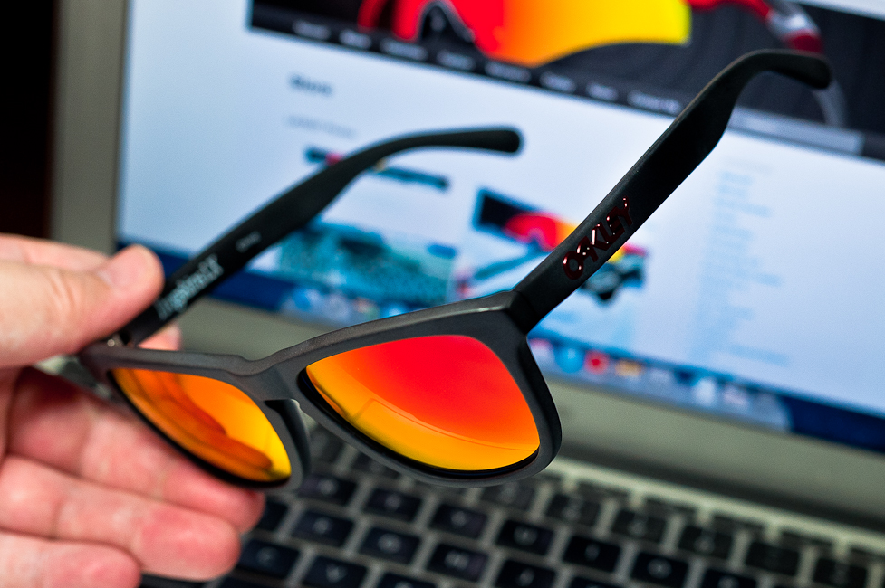 fr SGD$190 Oakley Frogskins LX 