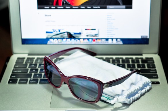POLARIZED NEWS FLASH™ SKU# OO2025-05 Color: Pomegranate/Grey Polarized