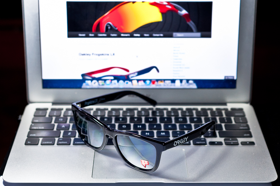 POLARIZED FROGSKINS® LX SKU# OO2043-04 Color: Polished Black/Black Iridium Polarized