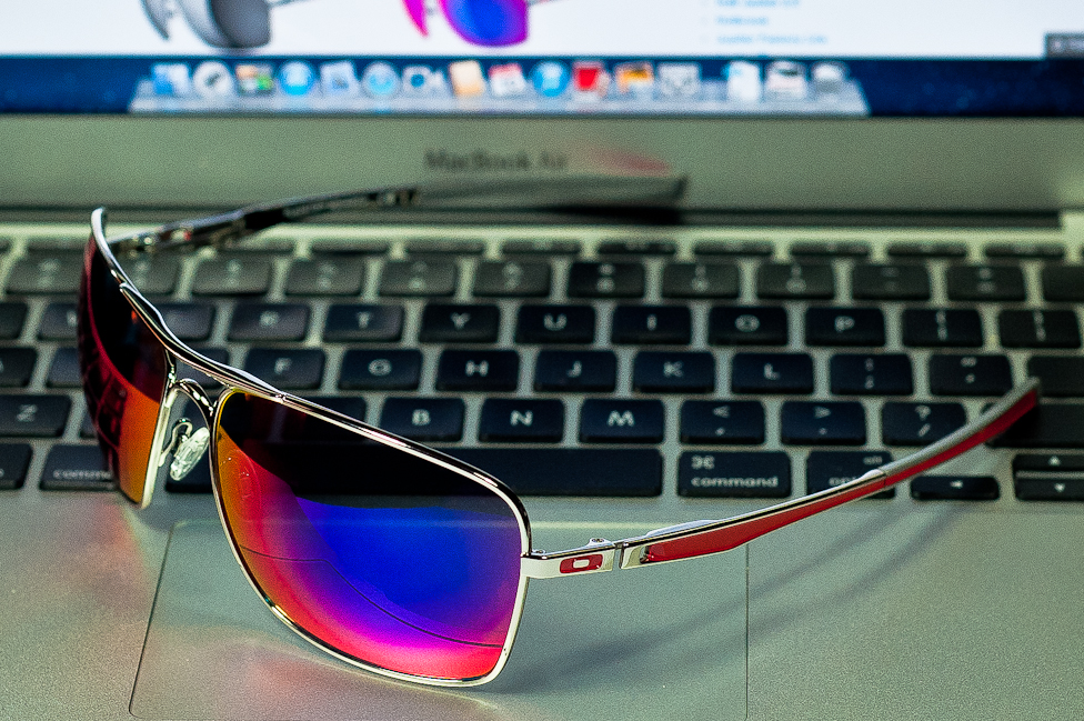 fr SGD$260 PLAINTIFF™ SQUARED SKU# OO4063-07 Color: Polished Chrome/Positive Red Iridium